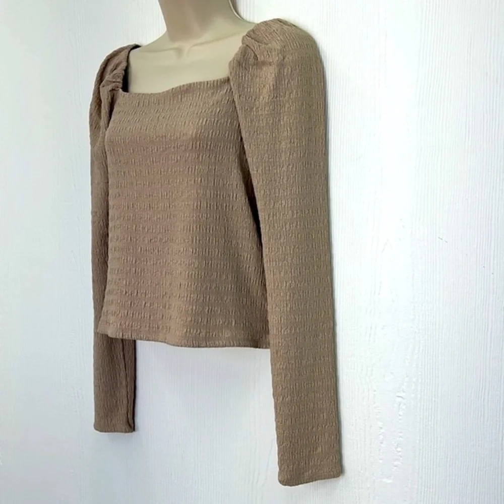 H&M - NWT Beige Crinkle Detail Square Neckline Long Sleeve Blouse Size Small